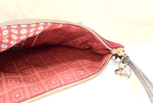 pochette Maya rouge cuir argenté étoiles