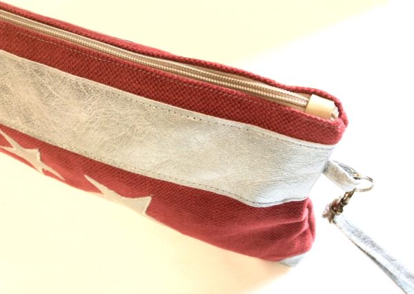 pochette Maya rouge cuir argenté étoiles